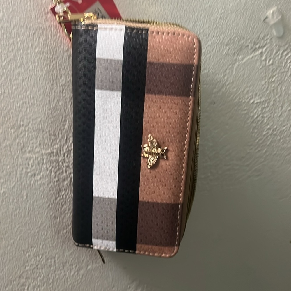 Iconic bags of Los Angeles, and New York designed in the USA new with tags